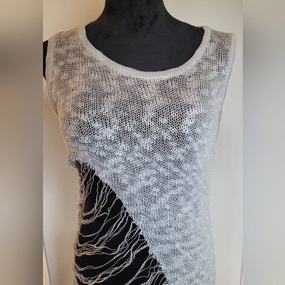POL Distressed Gray Cutout Long Top. Size S NWOT - Picture 4 of 10